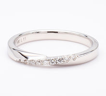 Load image into Gallery viewer, The Vintage Wedding Band